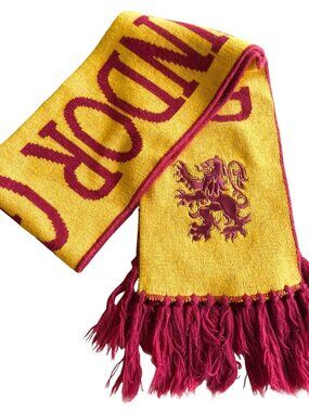 Entire Closet $5!  Harry Potter Wizarding‎ World Gryffindor Scarf